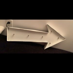 White Vintage Arrow Wall Light